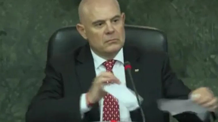 Главният прокурор Иван Гешев няма да подаде оставка. Той показа