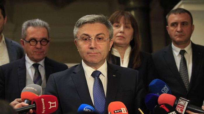 Оставката е личен акт. Когато аз ще подавам или няма