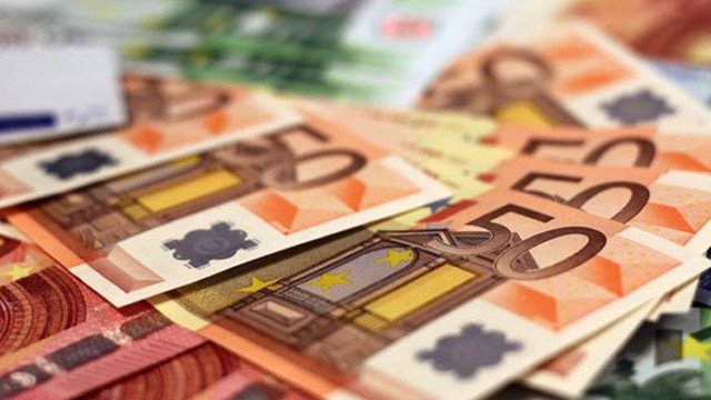 Курсът на еврото днес отново падна под прага от 1 09