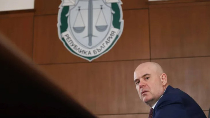 Мрежата коментира: Война между институциите или нов политически проект…