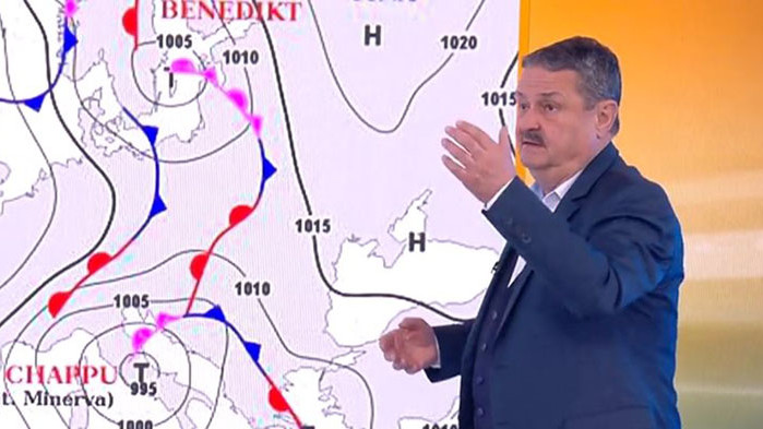 Дъждовете няма да спрат, но ще стане по-топло. Това каза