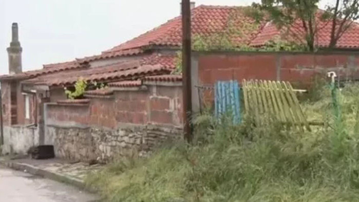 Нападнаха служители на Агенцията по храните с брадва при проверка