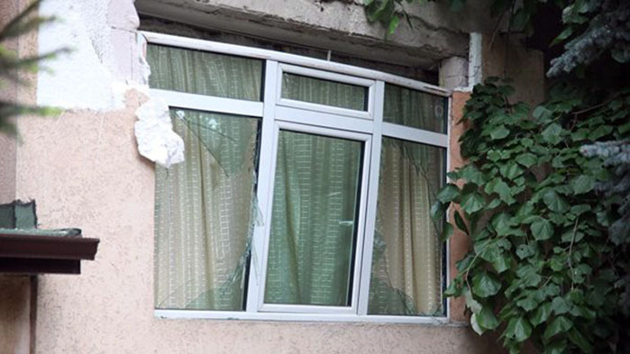 Щетите, които гръмналата тротинетка нанесе по апартамента на Цветан Недялков (СНИМКИ)