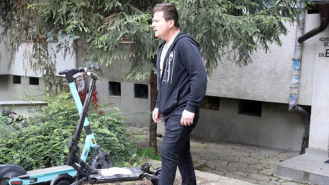 Щетите, които гръмналата тротинетка нанесе по апартамента на Цветан Недялков (СНИМКИ)