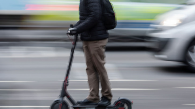 Блъснаха дете с електрическа тротинетка на бул."Левски"