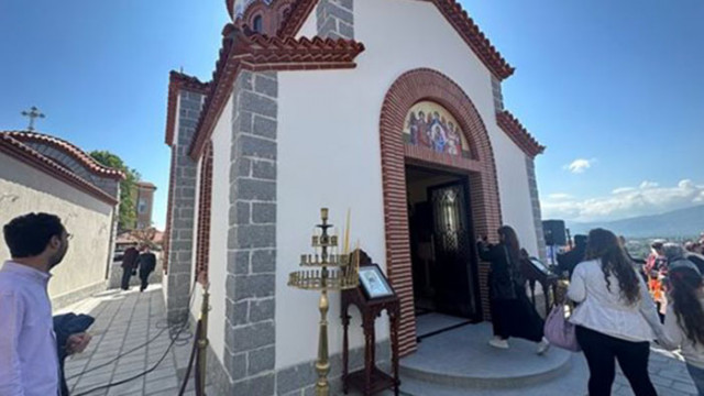 Парапланерист е паднал върху новата църква Свети Архангели в Стария