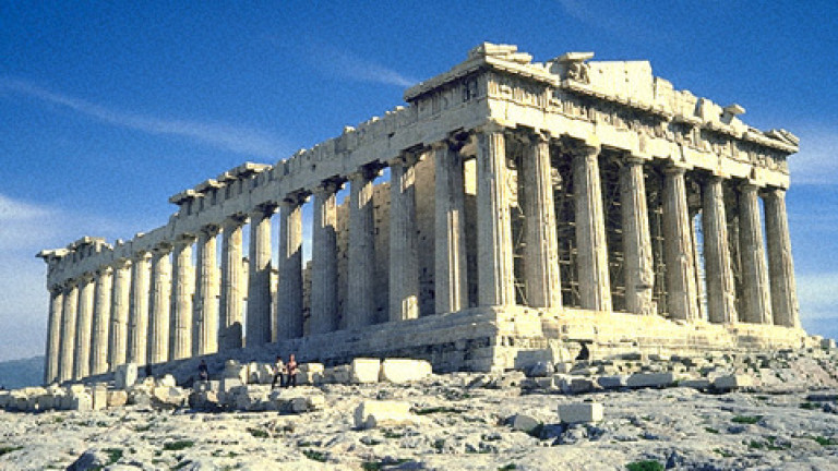 Гърция твърди, че е открила стотици артефакти, включително бронзова статуя на