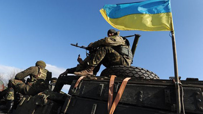 Най-малко 8 души са ранени, а десетки сгради са понесли