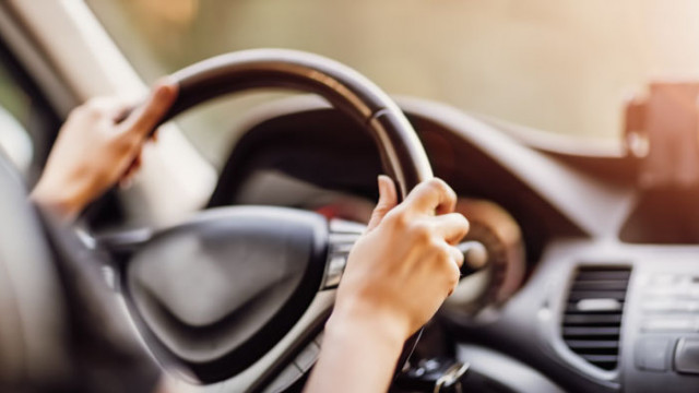 18 годишно момиче без шофьорска книжка блъсна с кола дете Пътният