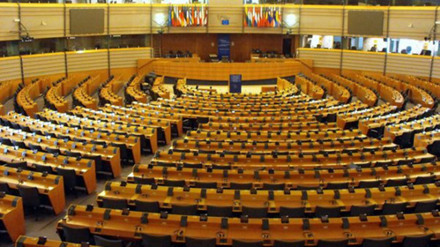 Евродепутати умуват как да запълнят дупка от 310 млн евро която