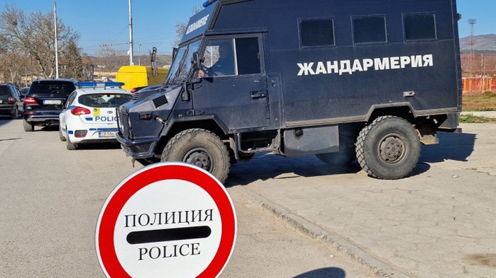 Джип с мигранти удари други четири коли край летище София
