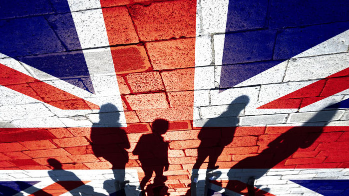 Великобритания се задъхва от рекордна миграция