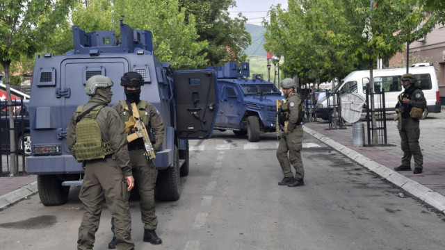 Сърбия трупа армейски части на границата с Косово