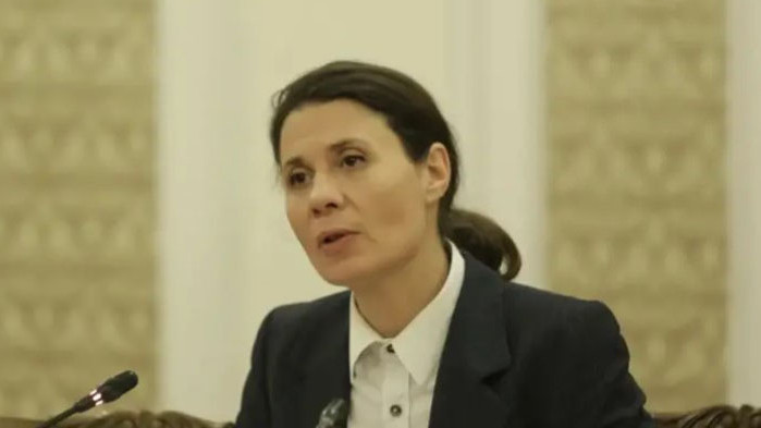 Белобрадова: Да си политик вече значи да си перманентно въоръжен, обиден и готов да се обесиш