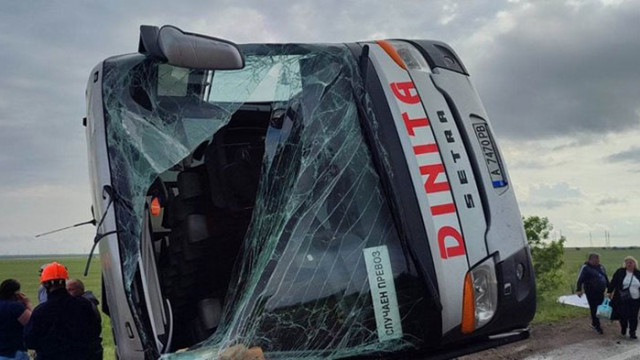 12 пътници са ранени петима от тях тежко Пътнически автобус