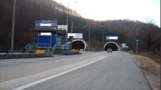 Турски ТИР се е преобърнал на автомагистрала Тракия малко след