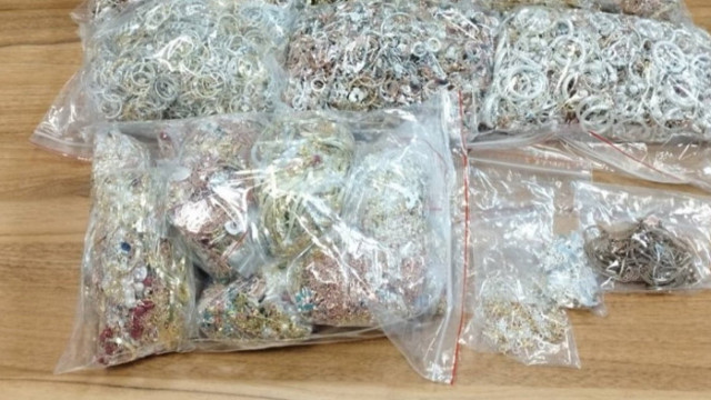 Митническите служители задържаха близо 20 кг контрабандни сребърни изделия при