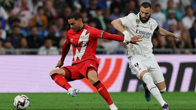 Нападателят на Реал Мадрид Карим Бензема е получил оферта от