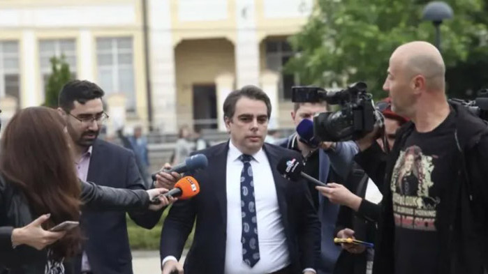Асен Василев бе призован на разпит в Софийската градска прокуратура.