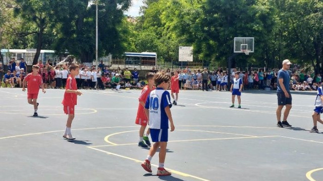 ОУ "Христо Ботев" спечели купата по баскетбол на турнира "Играй футбол, баскетбол и мечтай"