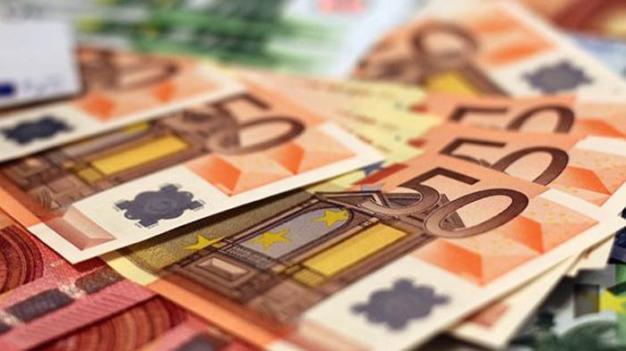 Курсът на еврото днес остава под прага от 1,07 долара