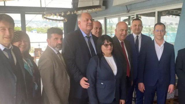 Посланикът на САЩ в България Кенет Мертен се е срещнал
