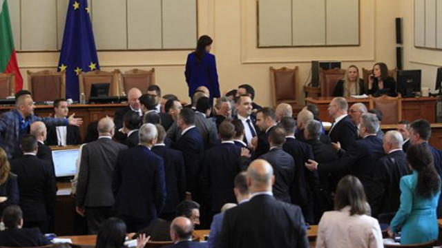 17 народни представили получиха наказание порицание от председателя на Народното