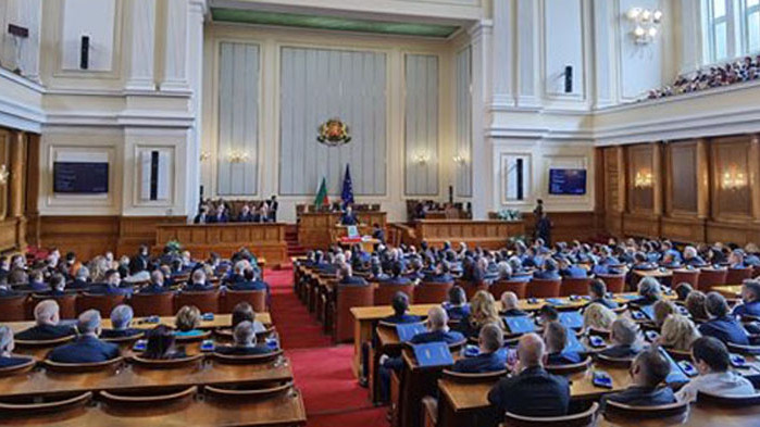 Парламентът задължи МС да докладва за предоговарянето на плана за възстановяване