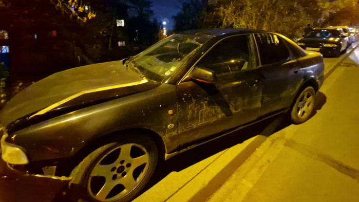 Шофьор с над 3 промила в кръвта завърши вечерта, удряйки паркирана кола