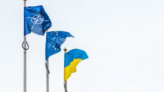 Русия: Европа знае рисковете от членство на Украйна в НАТО, но САЩ "командват парада"
