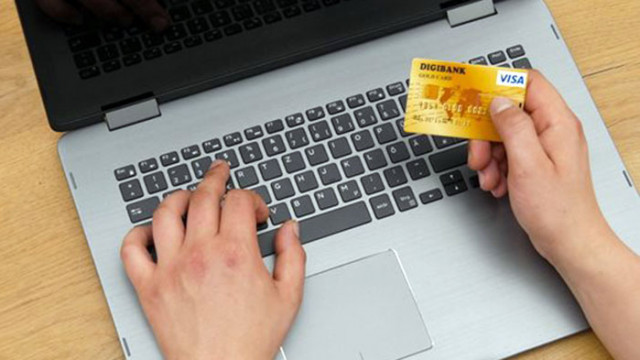 Плащането с карта и онлайн банкирането навлязоха все повече у