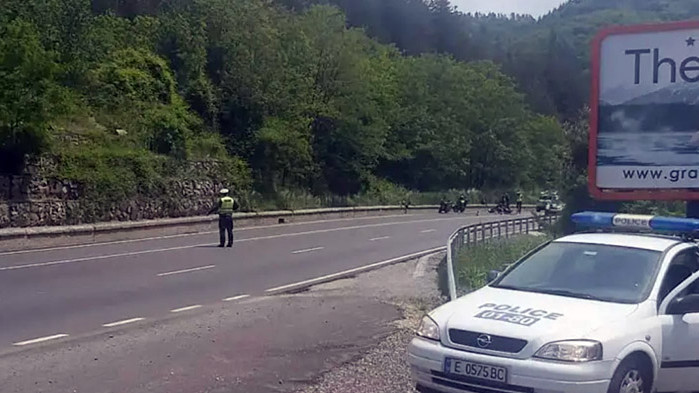 Моторист самокатастрофира на главния път между Банско и Симитли. Инцидентът