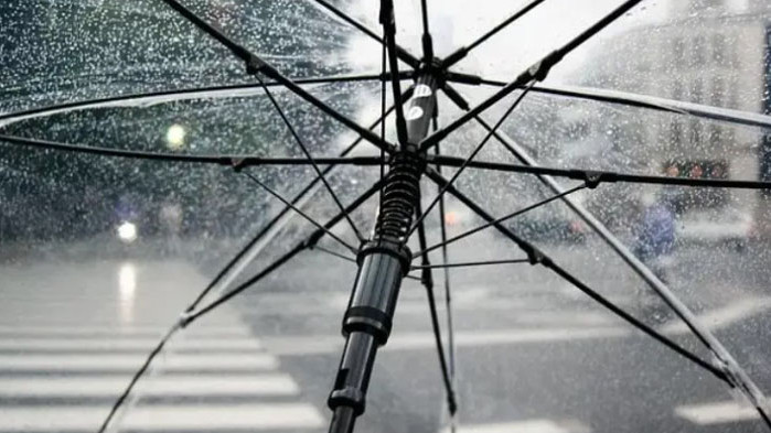 Жълт код за интензивни валежи е обявен в областите Враца,