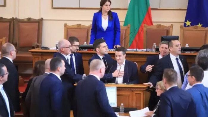 След боя между депутати от 1 юни в Народното събрание се