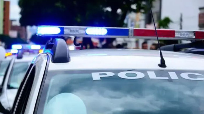 Двама души са били убити, а петима ранени, при стрелба