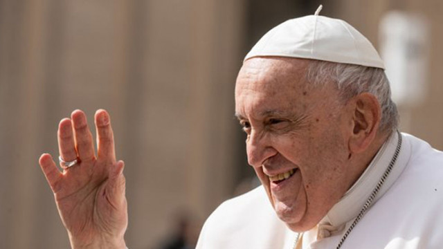 Папа Франциск отново е приет в болница, ще го оперират