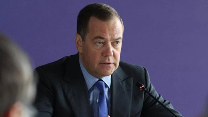 Дмитрий Медведев: Москва трябва да започне собствена офанзива срещу Украйна