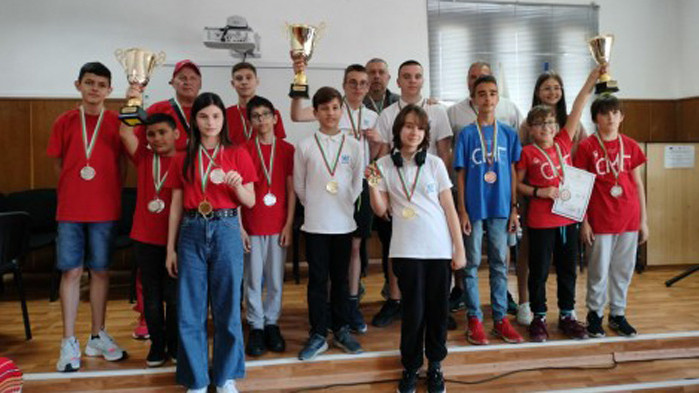 Ученици от МГ - Варна са републикански шампиони по шахмат