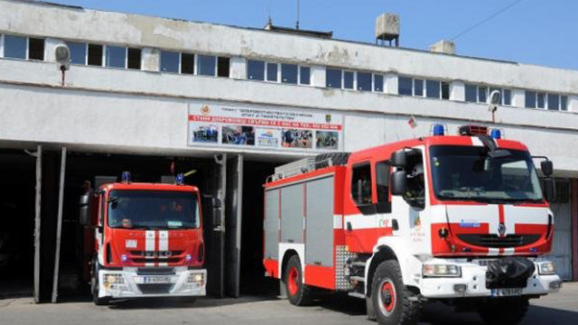Пожар в центъра вдигна на крак огнеборците във Варна