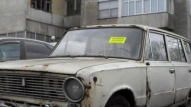 Премахват изоставените коли в "Левски" и около лятно кино "Тракия"