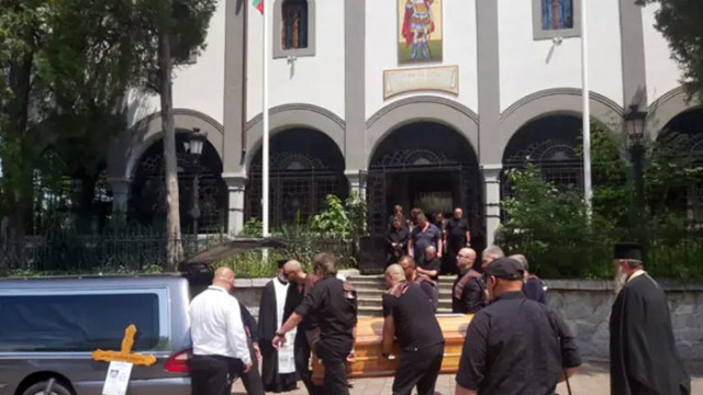 Златко Баретата и Васил Капланов сред присъстващите на погребението на Ангел Христов
