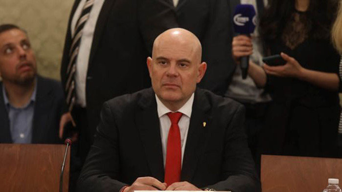 Главният прокурор Иван Гешев планира да направи обръщение към нацията.