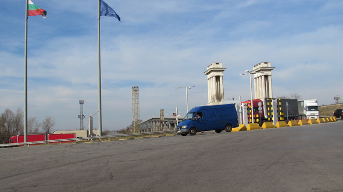 Превозвачи отново недоволстват на ГКПП Дунав мост- Русе