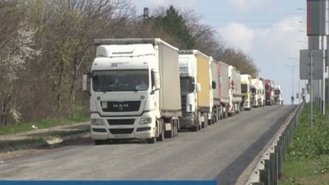 Интензивен е трафикът за товарни автомобили на изход от България