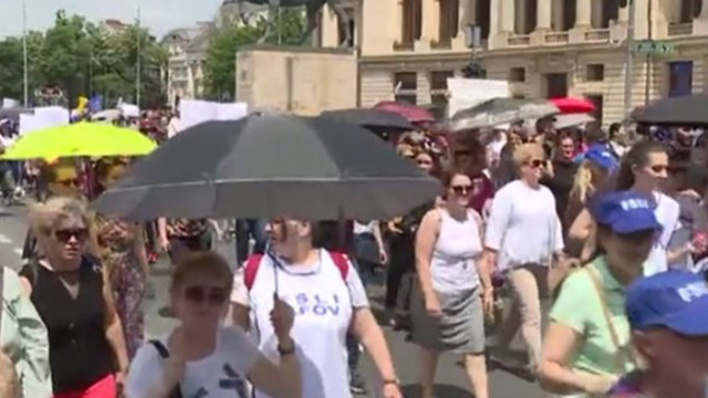 За пореден ден протестират румънските учители Преподавателите ще излязат на
