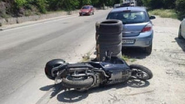 Водач на автомобил във Варна блъсна моторист и избяга