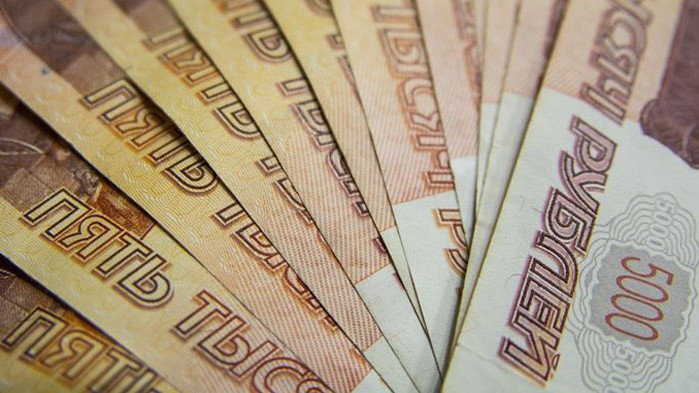 Рублата падна днес до двумесечно дъно спрямо долара, след като