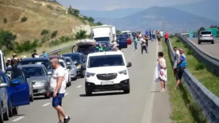 Километрични опашки на границата с Гърция