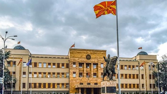 Неизвестни лица закрили с тиксо знамето на България на информационна табела за проект в Битоля