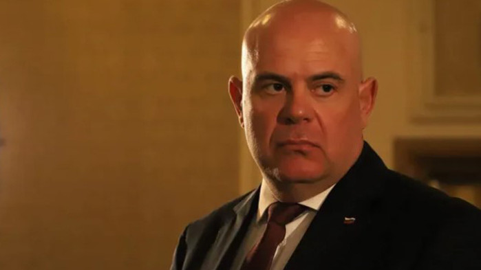 Главният прокурор Иван Гешев сподели поетичен стих в профила си